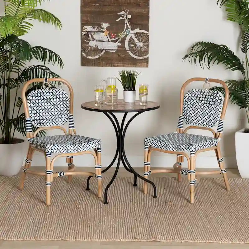 Chaise de bistrot moderne en rotin naturel, tissage bleu et blanc, style français