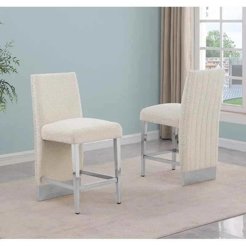 Chaise plissée avec bordure de clous chromés « Best Quality Furniture » - S.O.