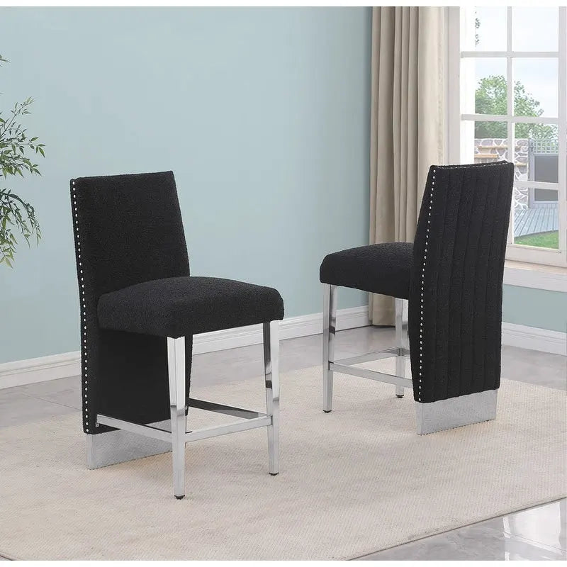 Chaise plissée avec bordure de clous chromés « Best Quality Furniture » - S.O.