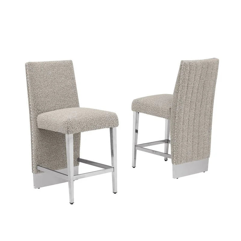 Chaise plissée avec bordure de clous chromés « Best Quality Furniture » - S.O.