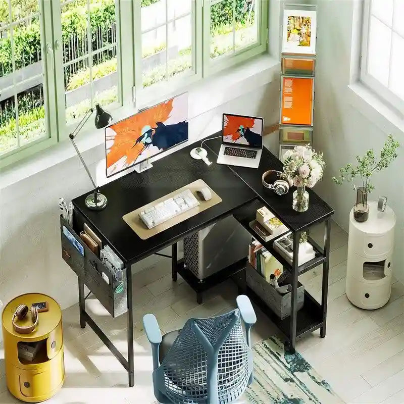 Petit bureau d'ordinateur en L